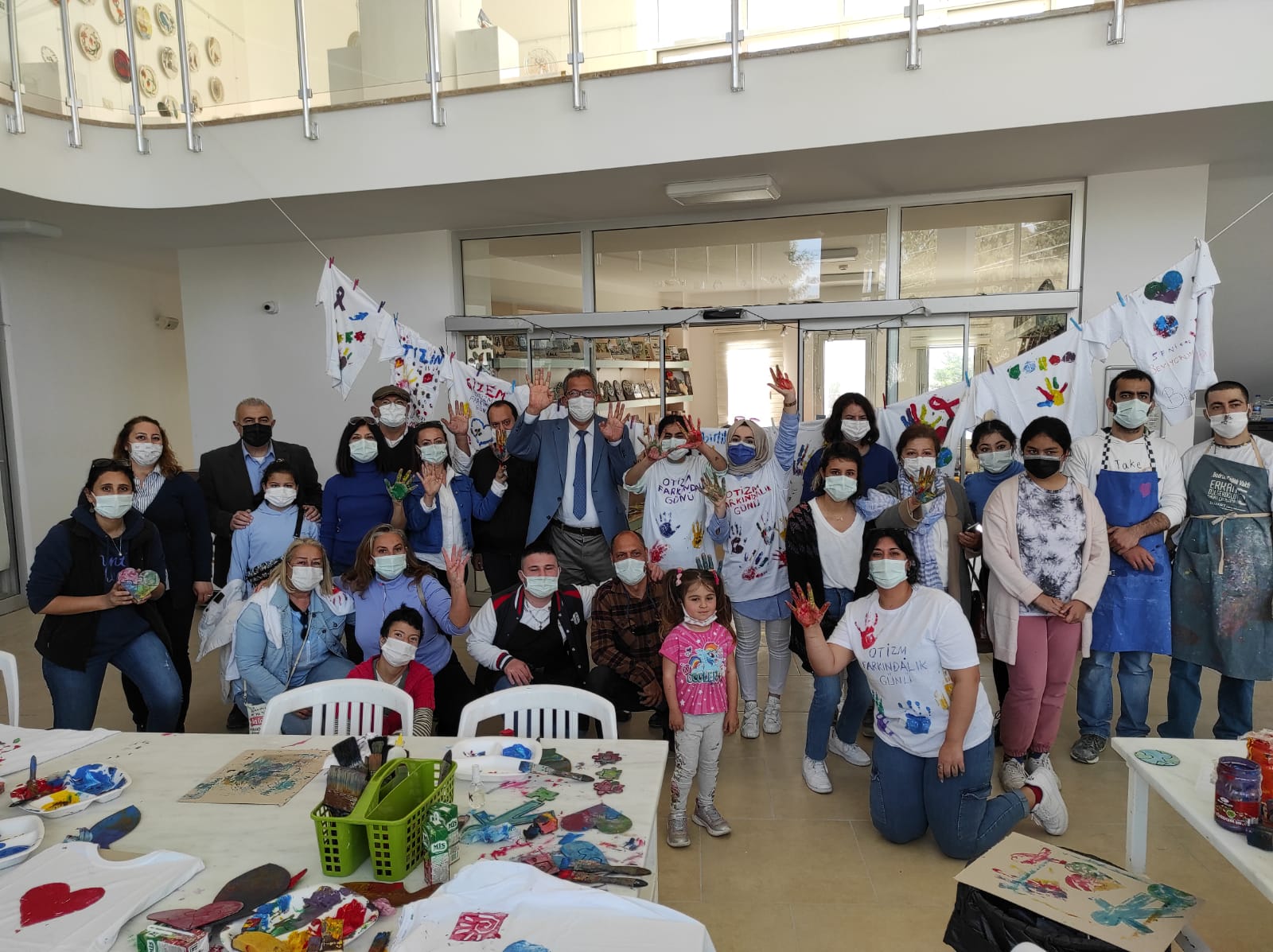 engelli öğrencilerden "2 Nisan Dünya Otizm Farkındalık Günü" etkinliği