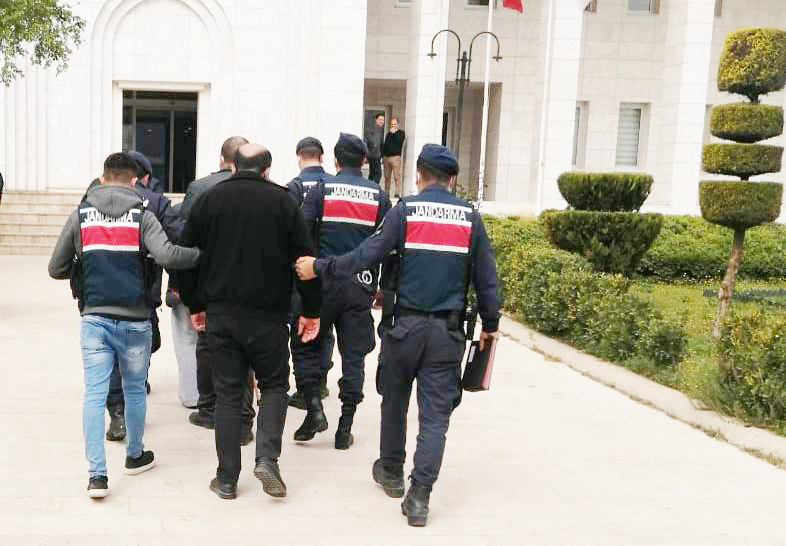 ÇEŞİTLE SUÇLARDAN ARANAN ŞAHISLAR YAKALANDI