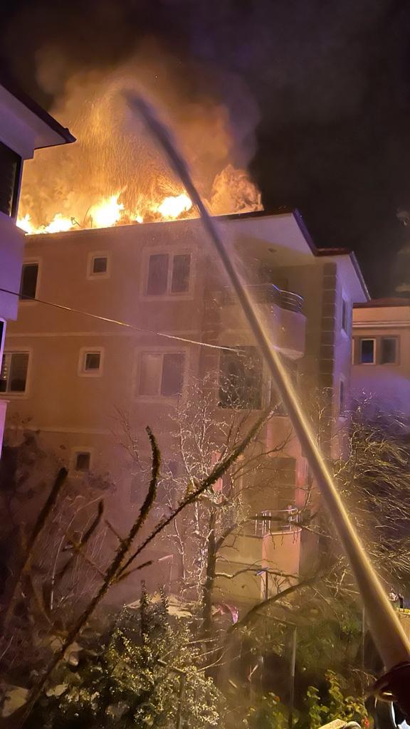 asansör boşluğuna bırakılan soba külü yangına neden oldu