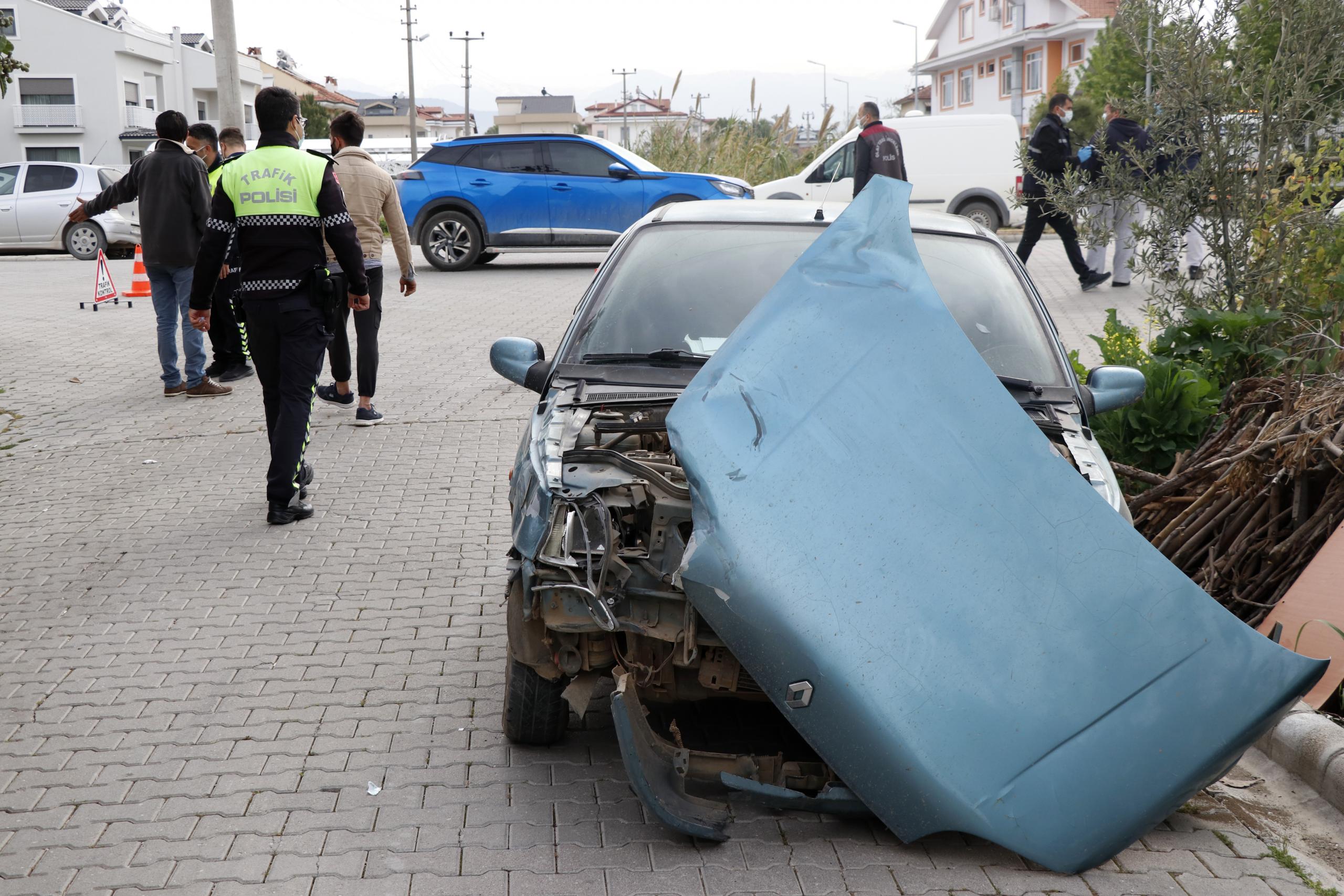 Fethiye'de otomobille çarpışan motosikletteki 2 kişi yaralandı