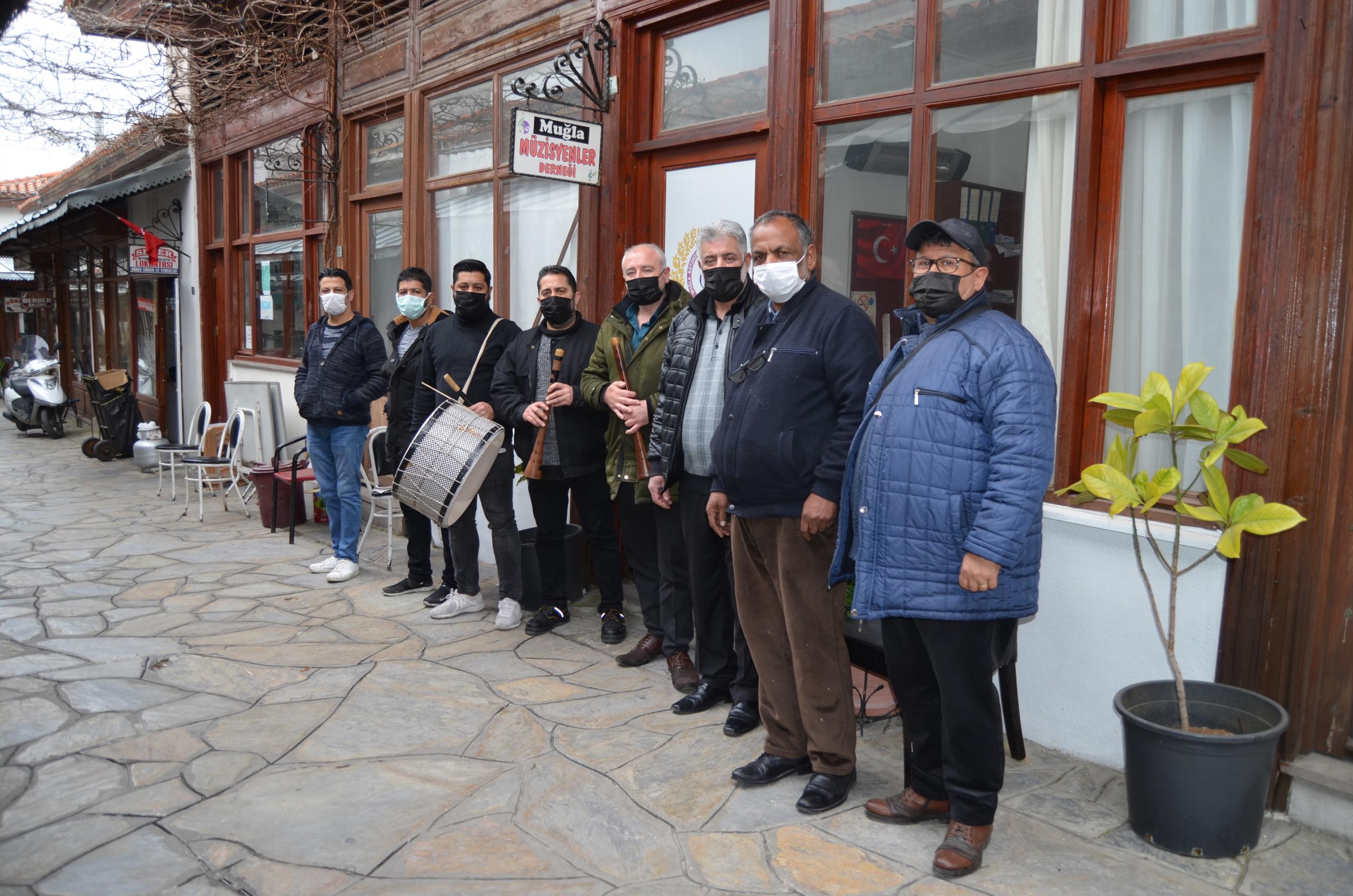 8 Nisan Dünya Romanlar Günü kutlandı