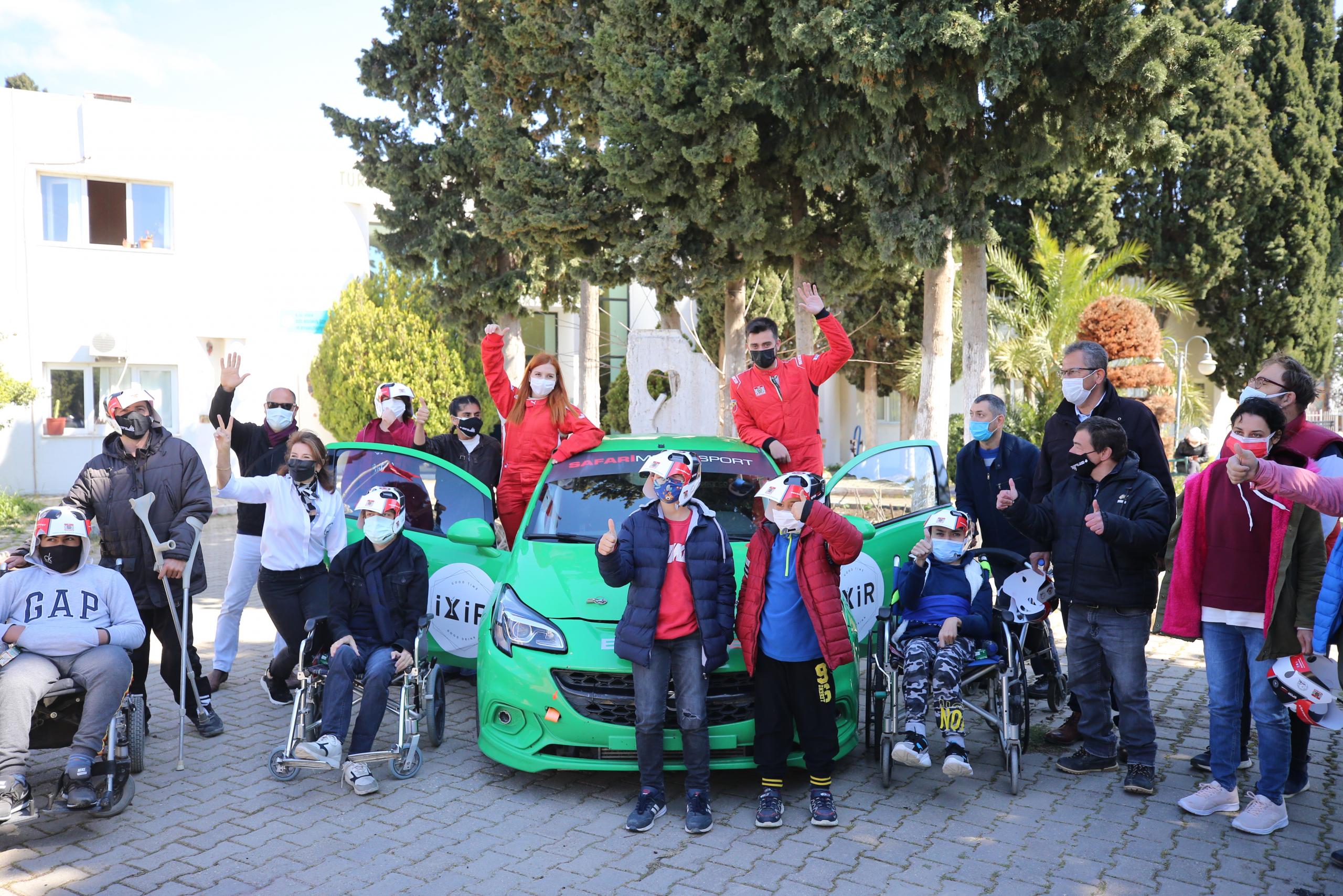 ralli pilotlarından engelli öğrencilere "trafikte güvenlik" eğitimi