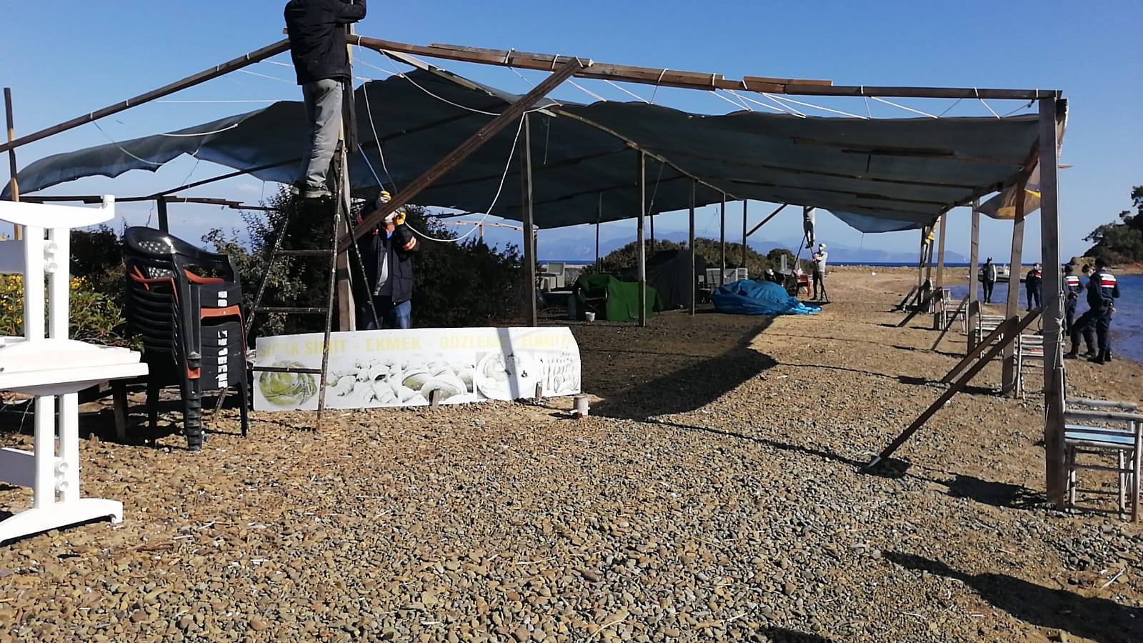 Fethiye'deki Yassıca Ada'da bulunan kaçak yapı yıkıldı