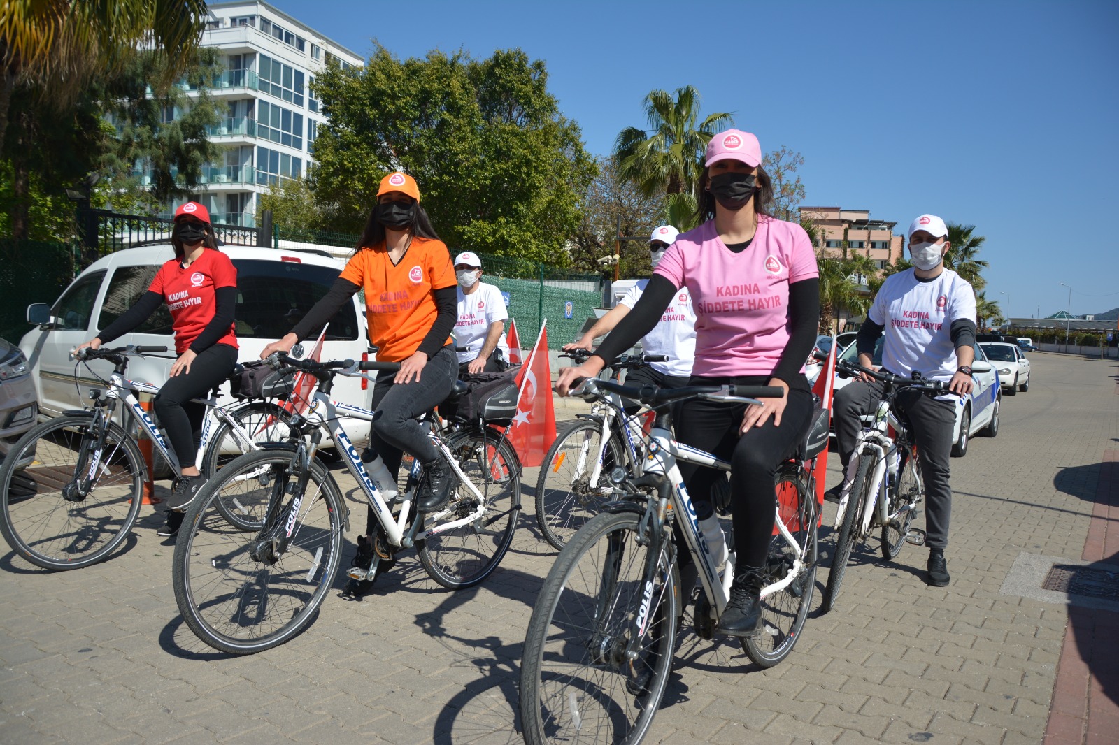 Marmaris'te polislerden "Kadına şiddete hayır" korteji