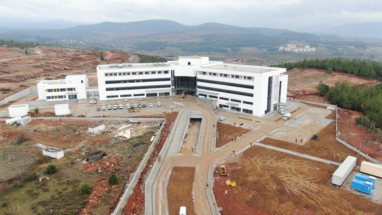 TOKSÖZ, YENİ DEVLET HASTANESİNİ GEZDİ