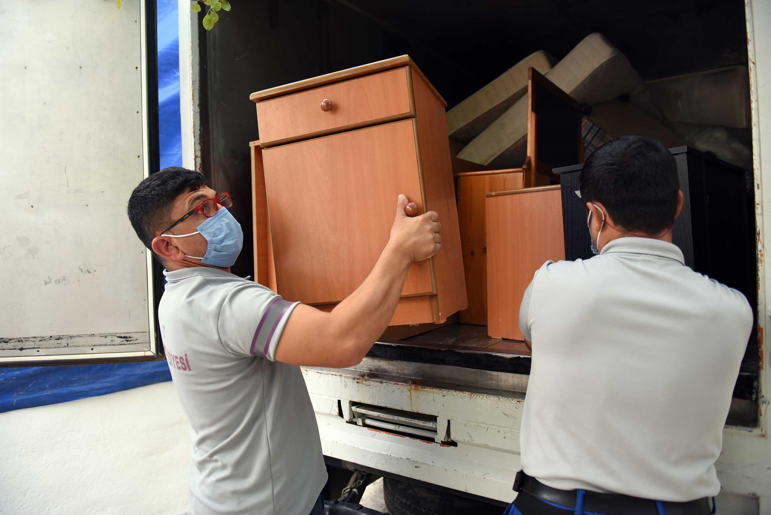 "Dükkan Senin" mağazası ihtiyaç sahiplerine hizmet vermeye devam ediyor