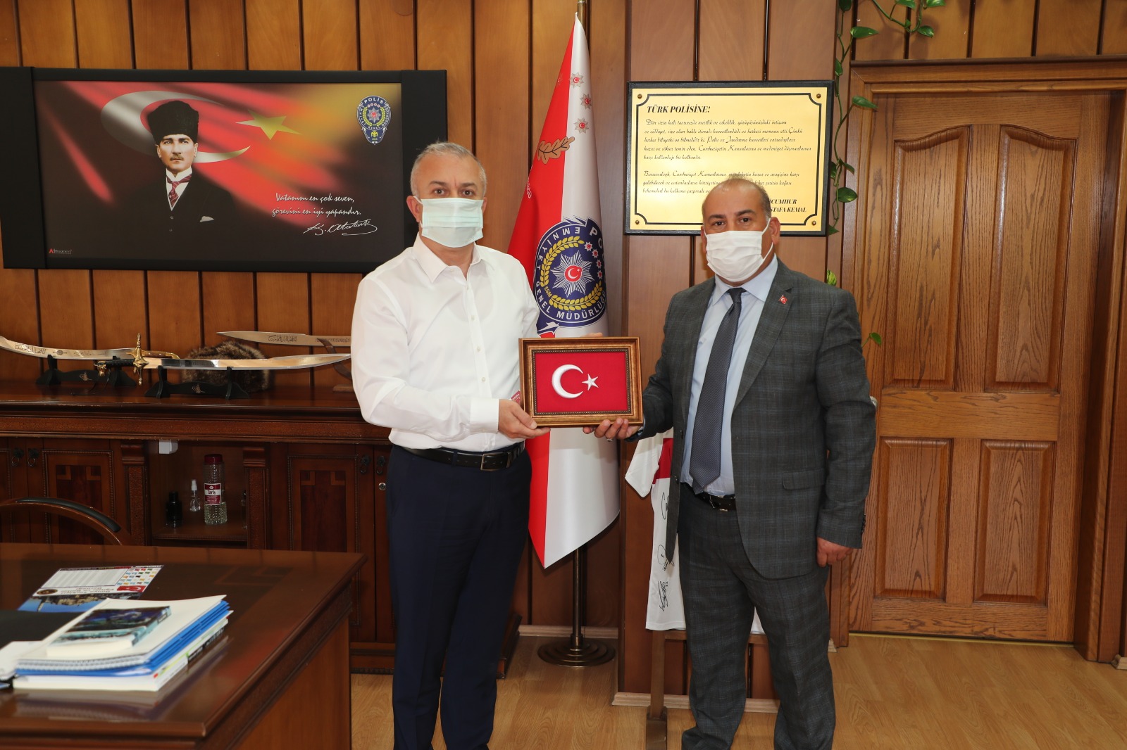 DÜNYA TÜRKLERİ'NDEN EMNİYET TEŞKİLATINA ZİYARET