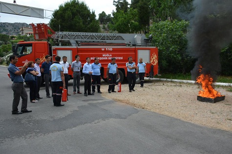 Valilik çalışanlarına yangın eğitimi