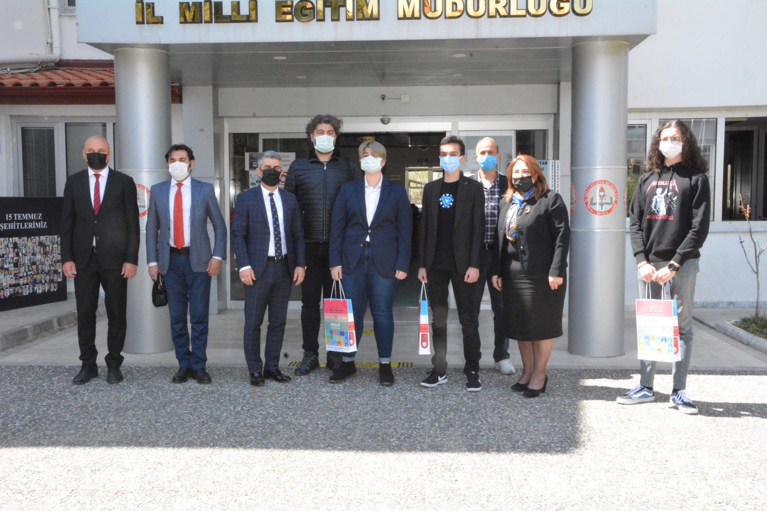 DÜNYA ŞAMPİYONU ÖĞRENCİLER ÖDÜLLENDİRİLDİ