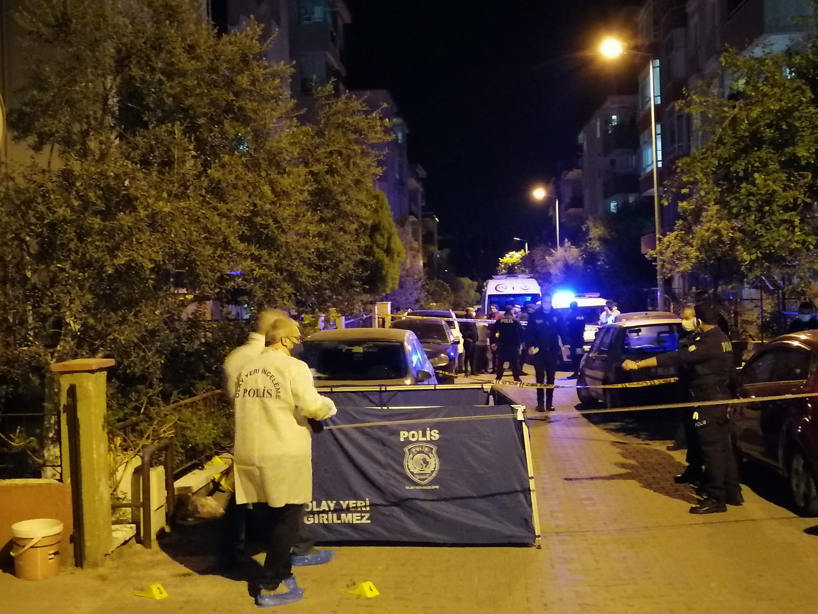 SOKAK ORTASINDA KENDİNİ VURDU!