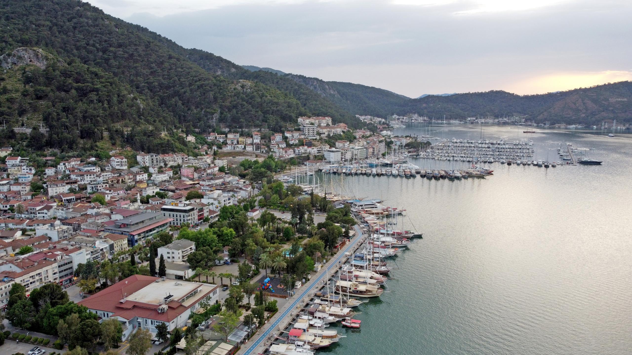 TAM KAPANMANIN İLK GÜNÜ  MUĞLA SESSİZLİĞE BÜRÜNDÜ