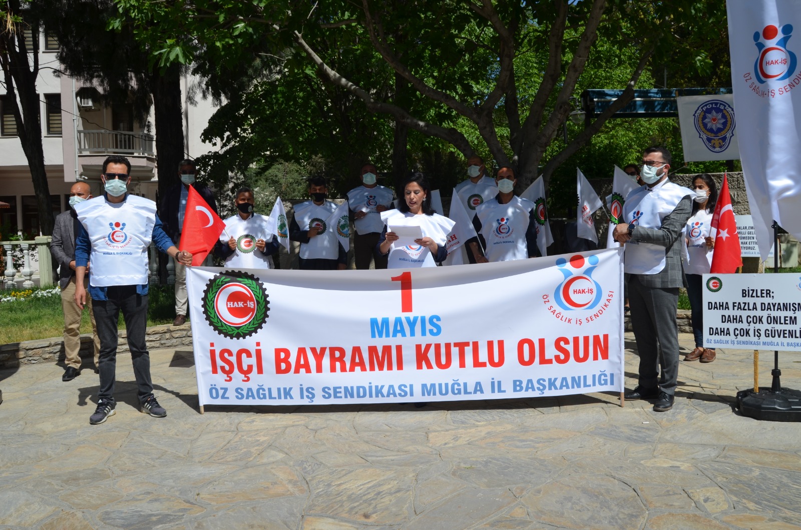 "Tüm Dünya Emekçileriyle Birlikte Bugün Yine 1 Mayıs'ta Birlikteyiz"