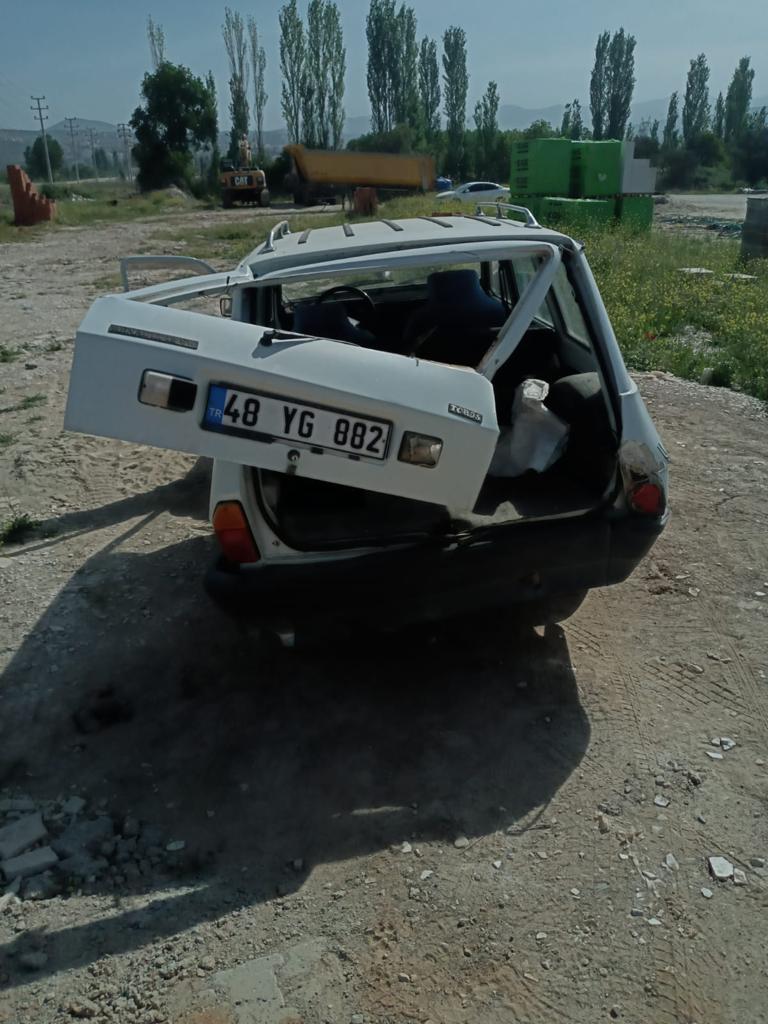 Yatağan'da iki otomobil çarpıştı: 4 yaralı