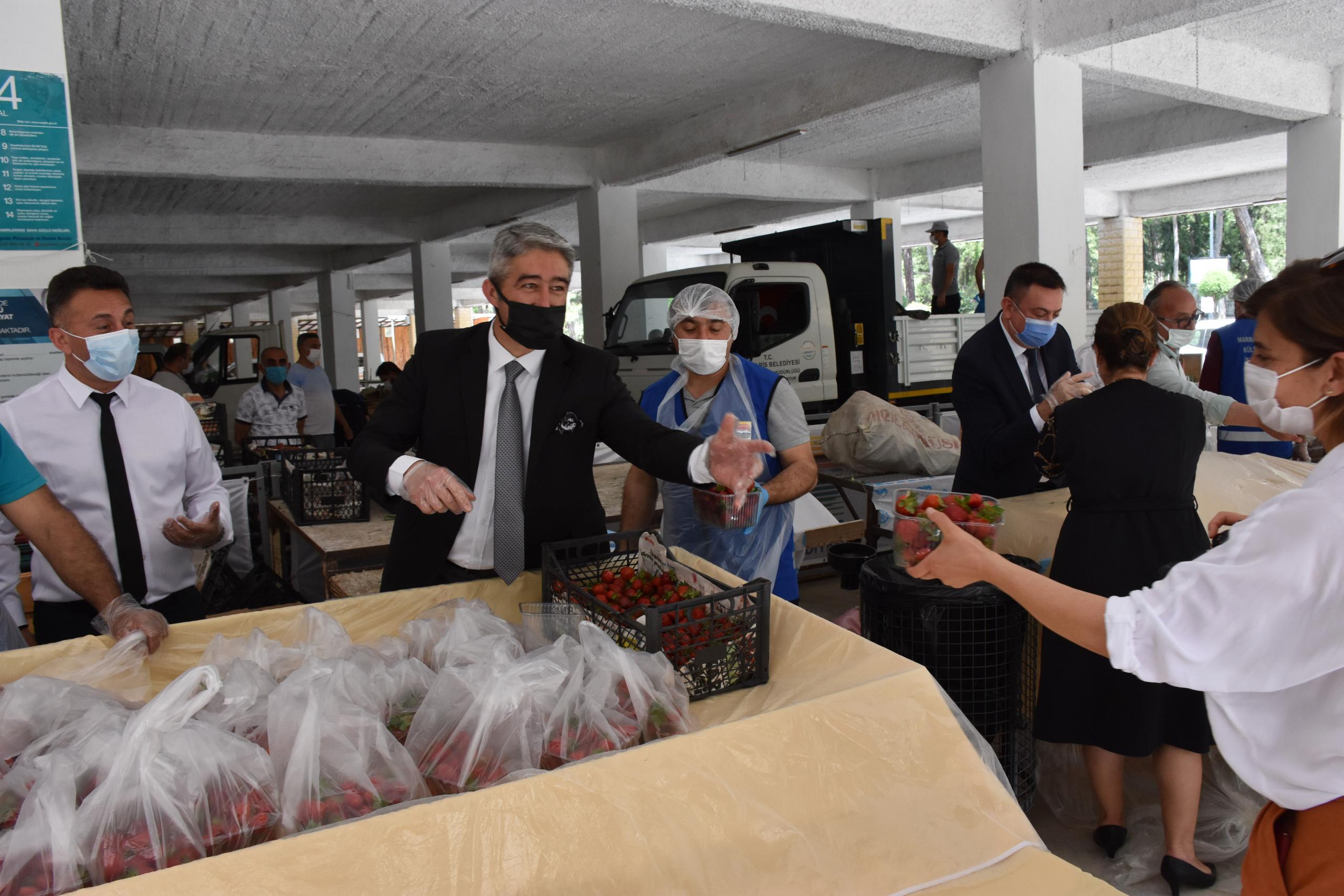 sebze ve meyveler ihtiyaç sahiplerine ücretsiz dağıtılıyor