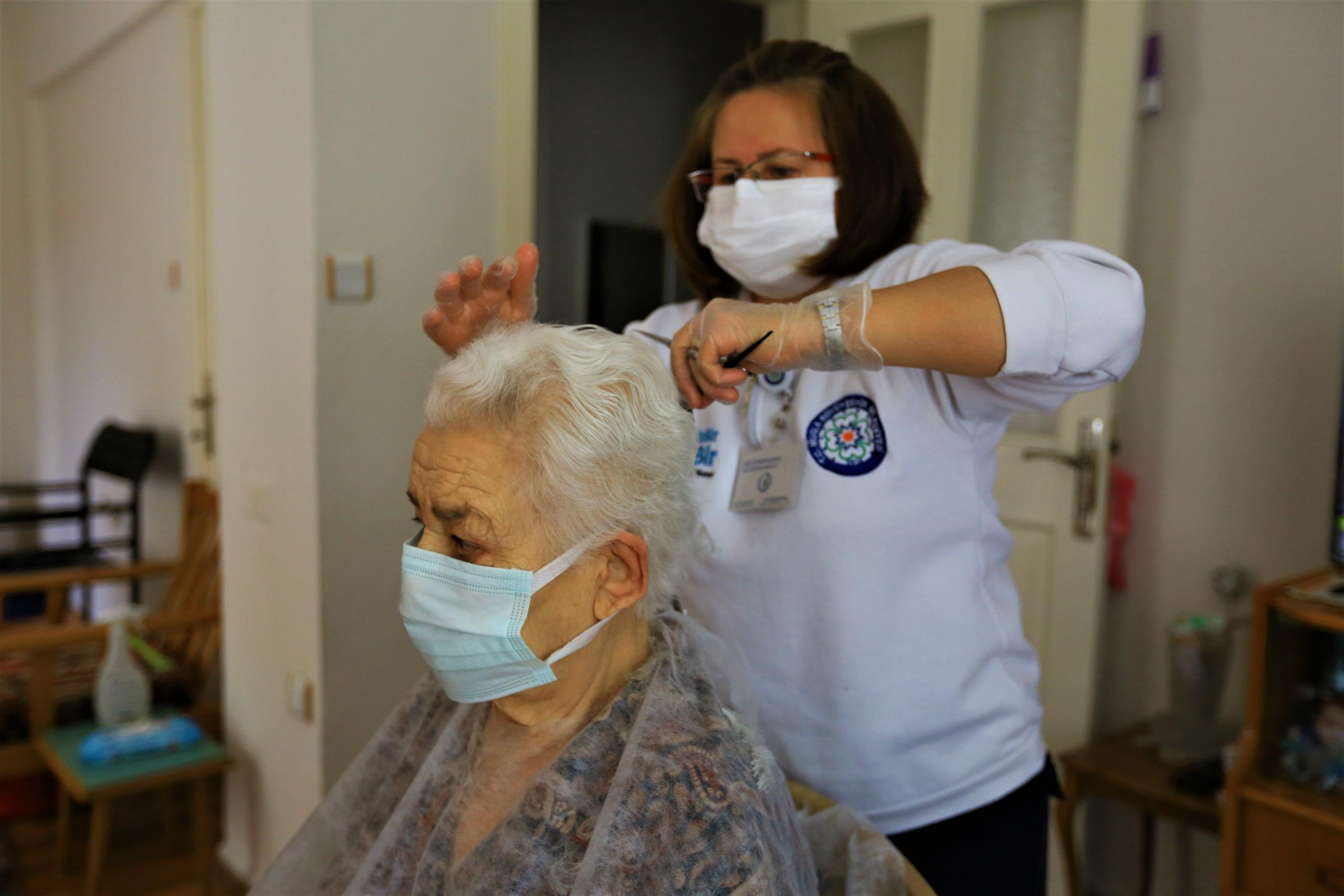 ihtiyaç sahibi vatandaşların bayram tıraşı yapılıyor