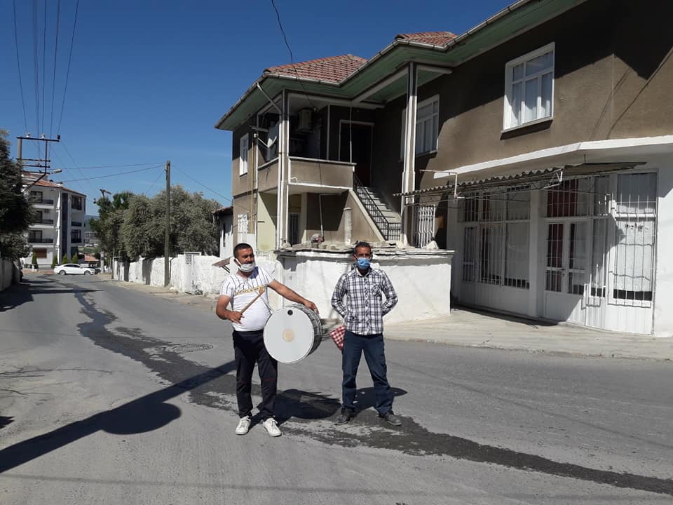 MÜTEVAZI DAVULCULAR