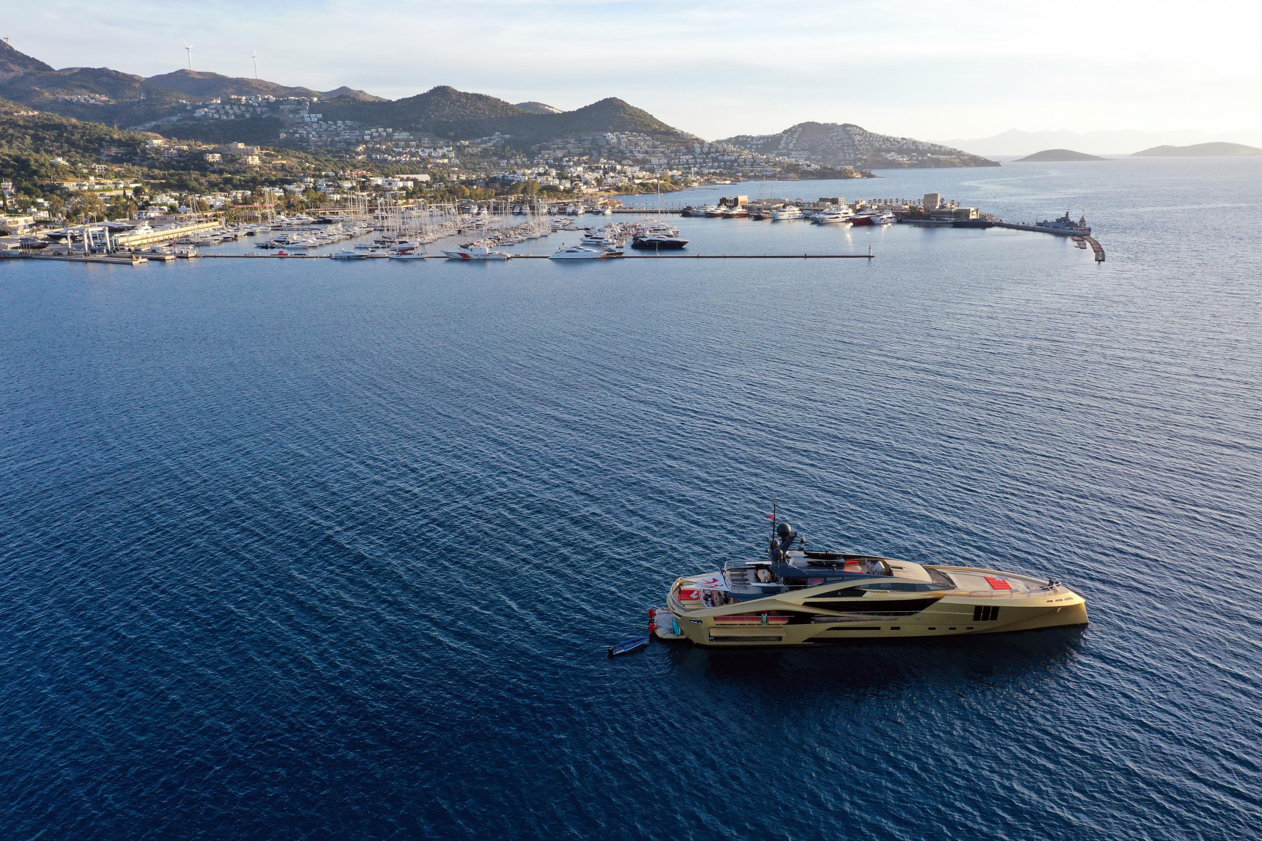 Mega yat "Khallılah" Bodrum'a geldi