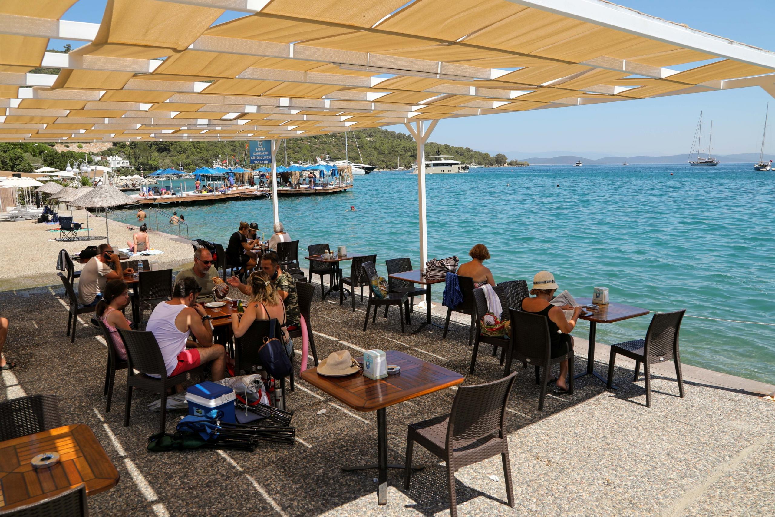 BELEDİYE KAFELERİ HALKIN YANINDA