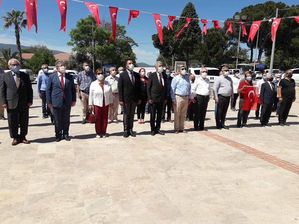 YATAĞAN’DA 19 MAYIS’TA CHP VE İYİ PARTİ ANITA ÇELENK SUNDU