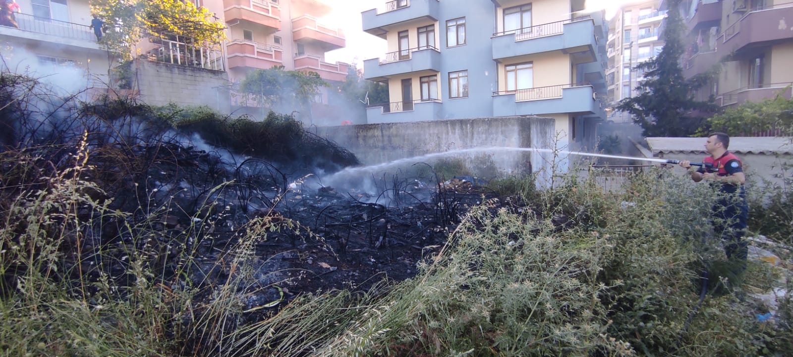 Otluk alanda çıkan yangın söndürüldü