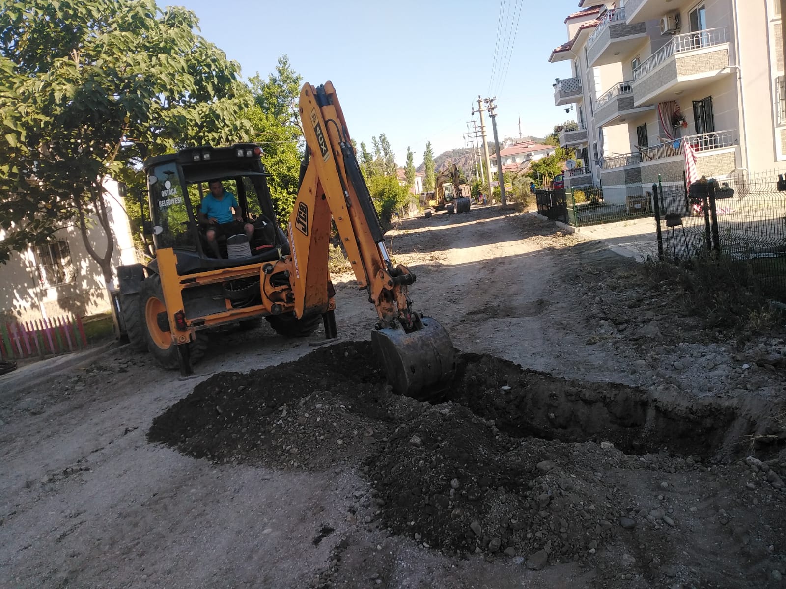 ORTACA’DA YOL ÇALIŞMALARI SÜRÜYOR