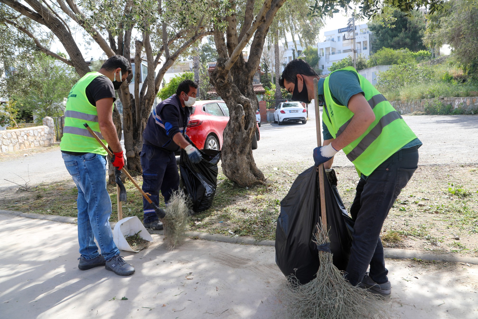 TAM KAPANMA DÖNEMİNDE ATIK MİKTARI ARTTI