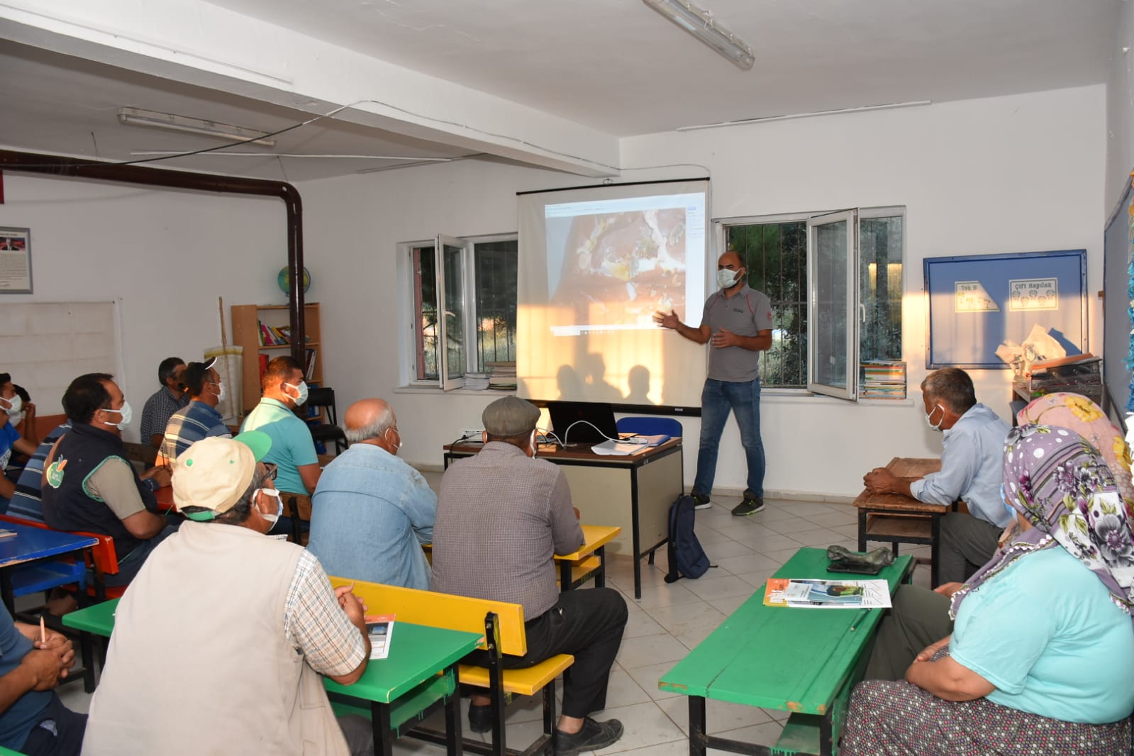  ARI YETİŞTİRİCİLİĞİ KURSUNDA SERTİFİKALAR DAĞITILDI