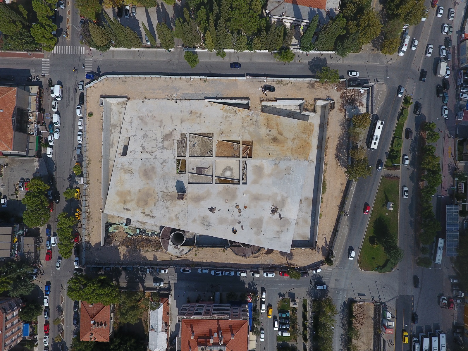 KENT MEYDANI’NDA ÇALIŞMALAR SÜRÜYOR 