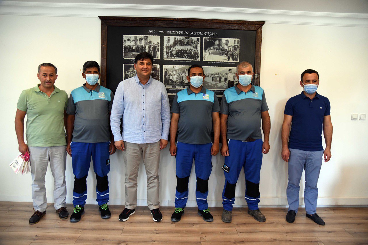 temizlik işçilerinin iki ayrı yerde bulduğu paralar sahiplerine teslim edildi