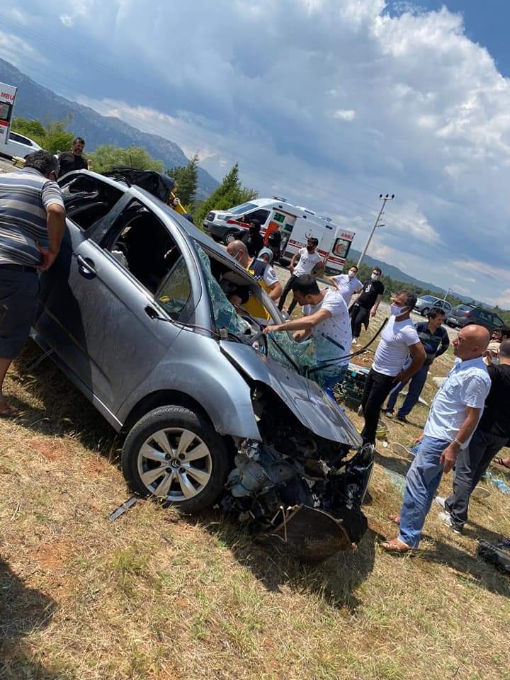 TRAFİK KAZASINDA 2 KİŞİ YARALANDI