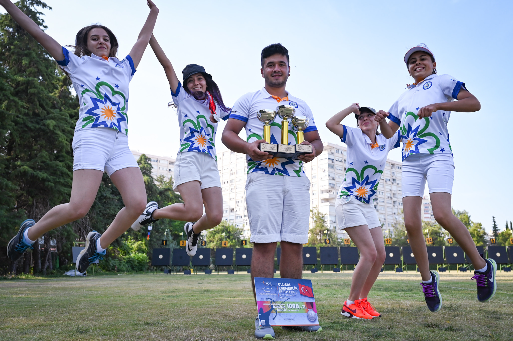 BÜYÜKŞEHİRİN OKÇULARI MADALYA KAZANDI