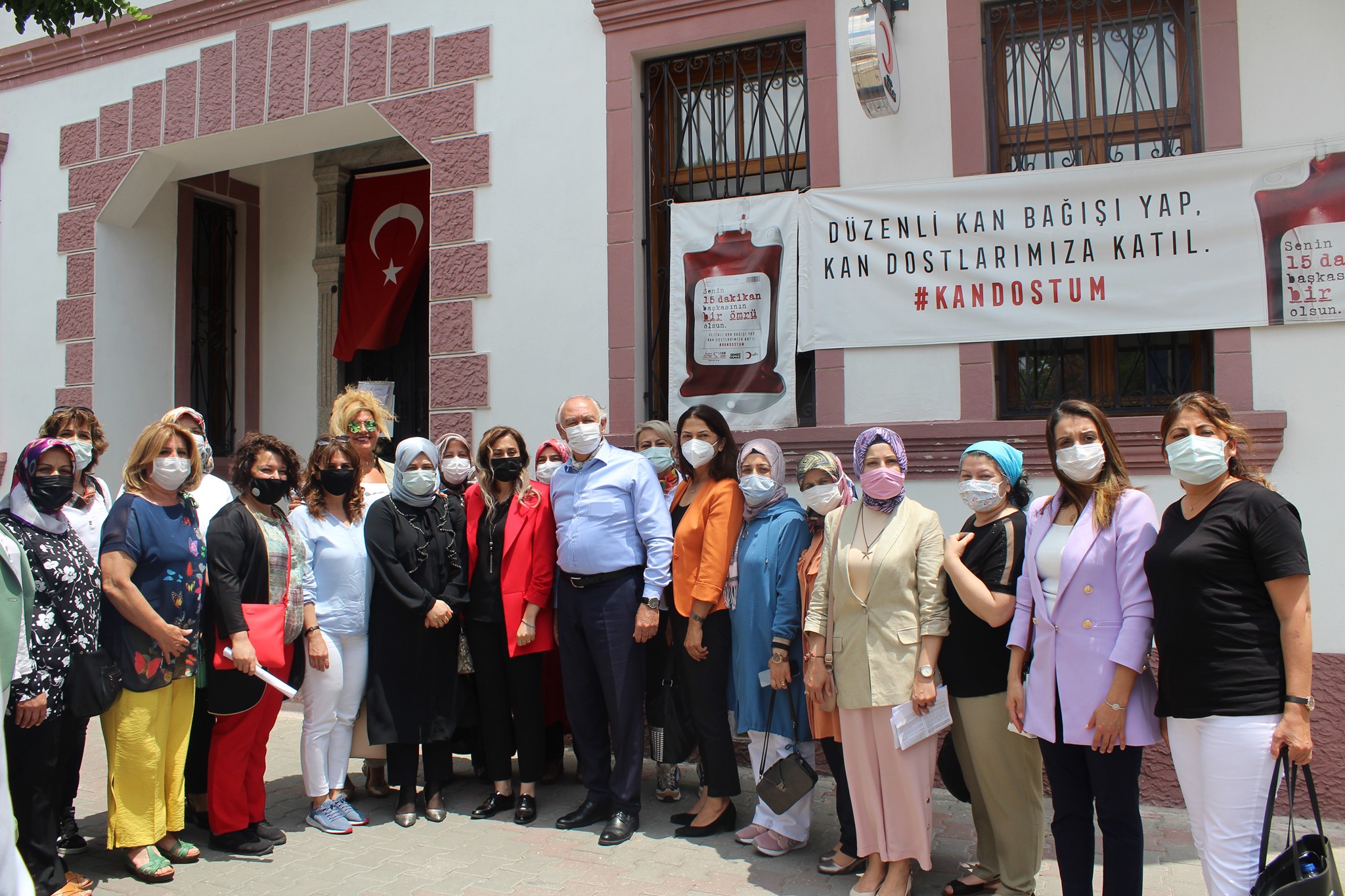 AK KADINLARDAN KAN BAĞIŞI