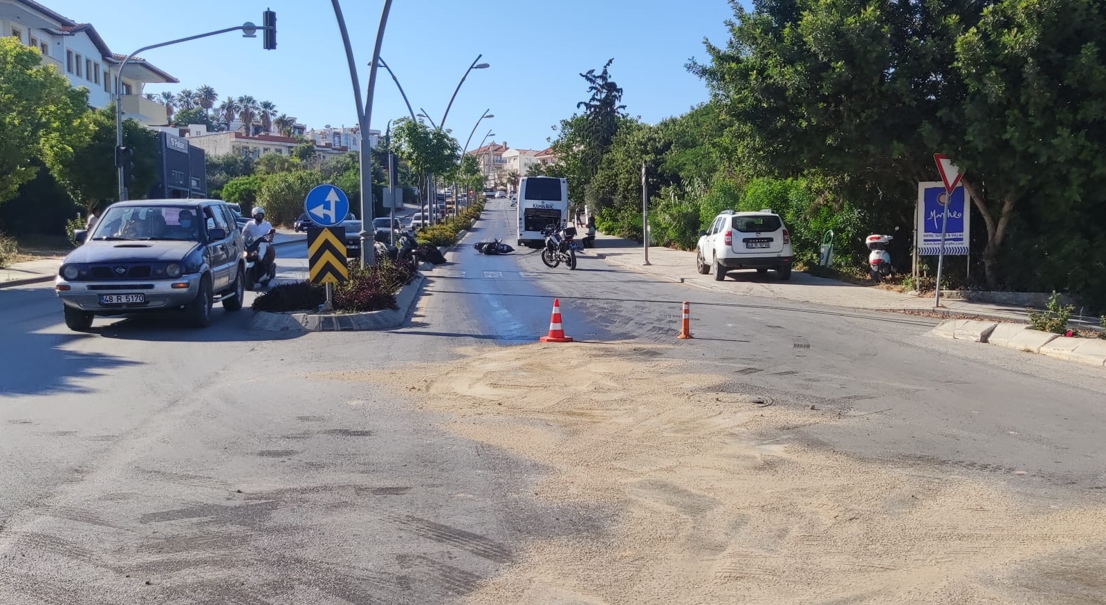 Muğla'da yola dökülen yağ nedeniyle 8 motosiklet kazası oldu