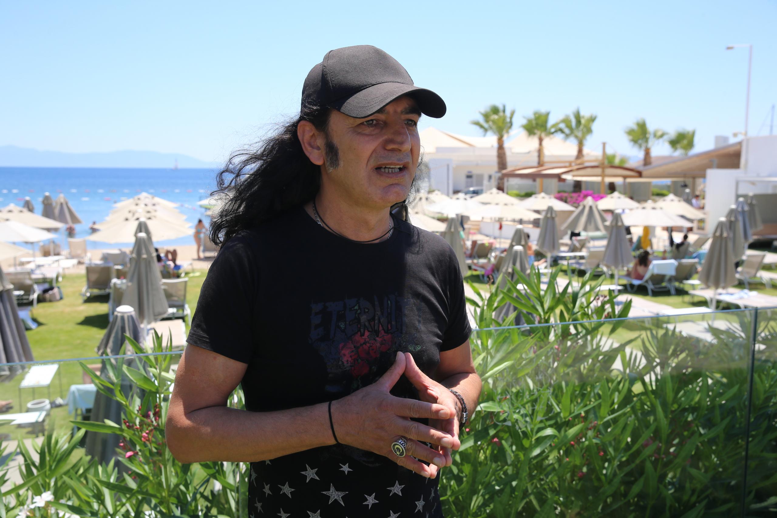 Murat Kekilli'den, İsrail'in Gazze'ye yönelik saldırılarına şarkılı tepki