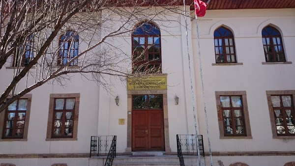 MUĞLA’DA ÜÇ KİŞİYE BİR KİTAP DÜŞÜYOR