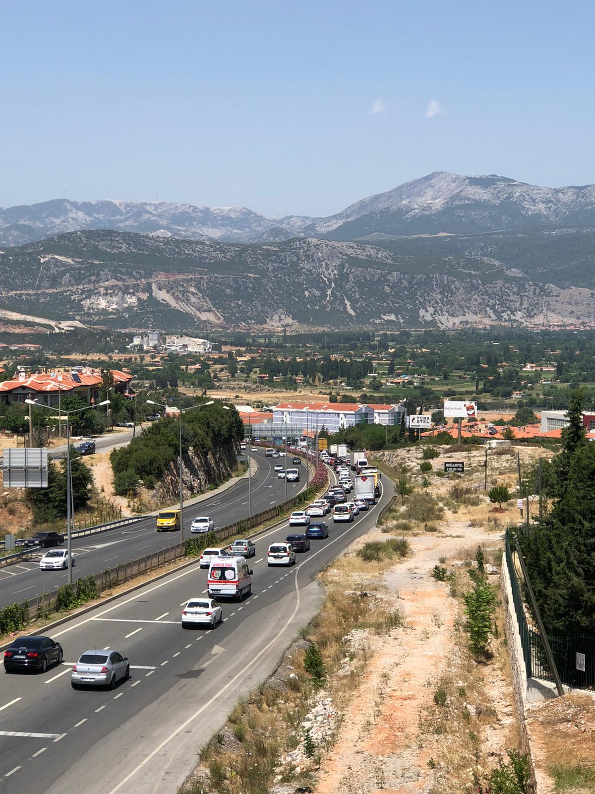 YKS ÇIKIŞINDA TRAFİK TIKANDI