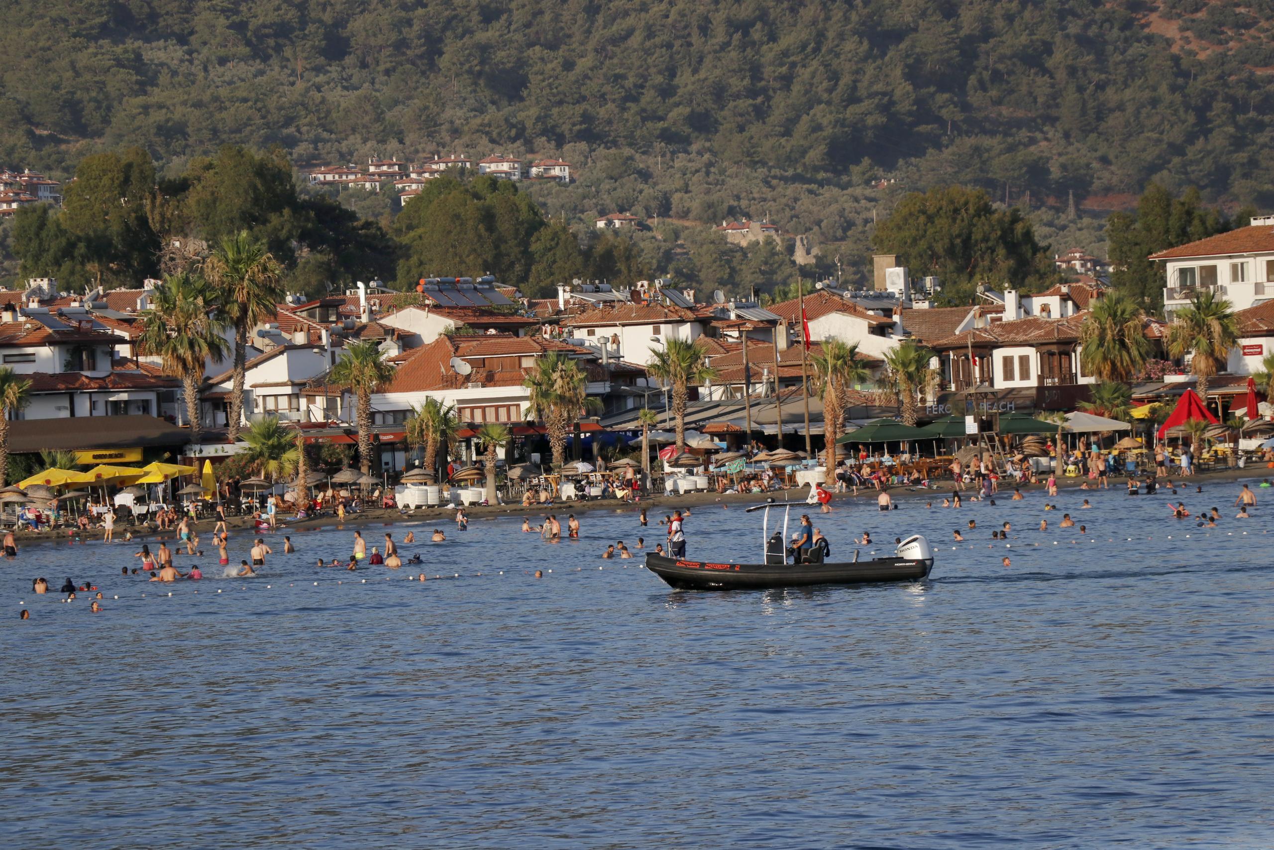 Muğla'da bir kişinin denizde kaybolduğu ihbarı ekipleri alarma geçirdi