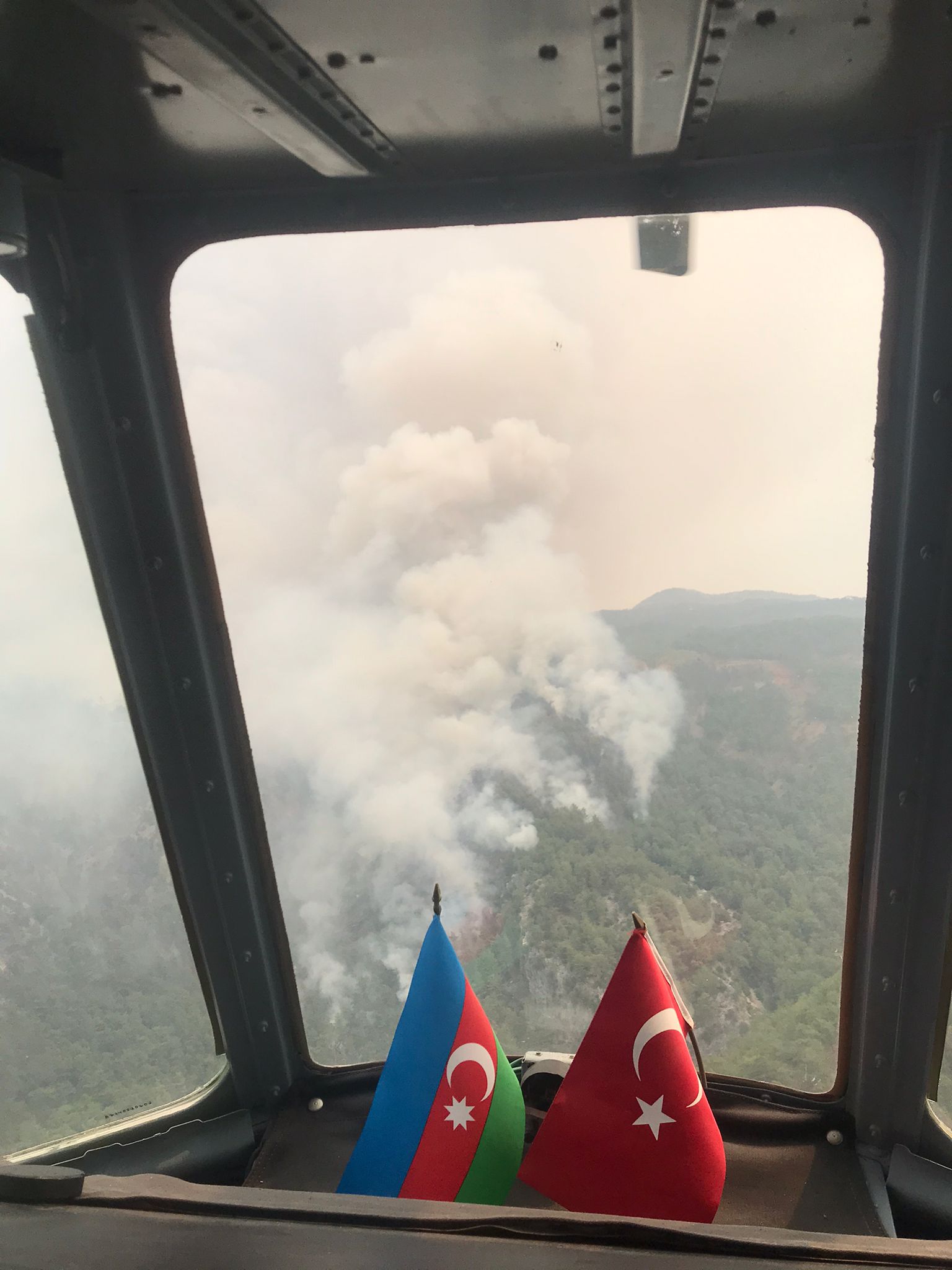 Muğla'da devam eden 3 yangına havadan ve karadan müdahalede bulunuluyor