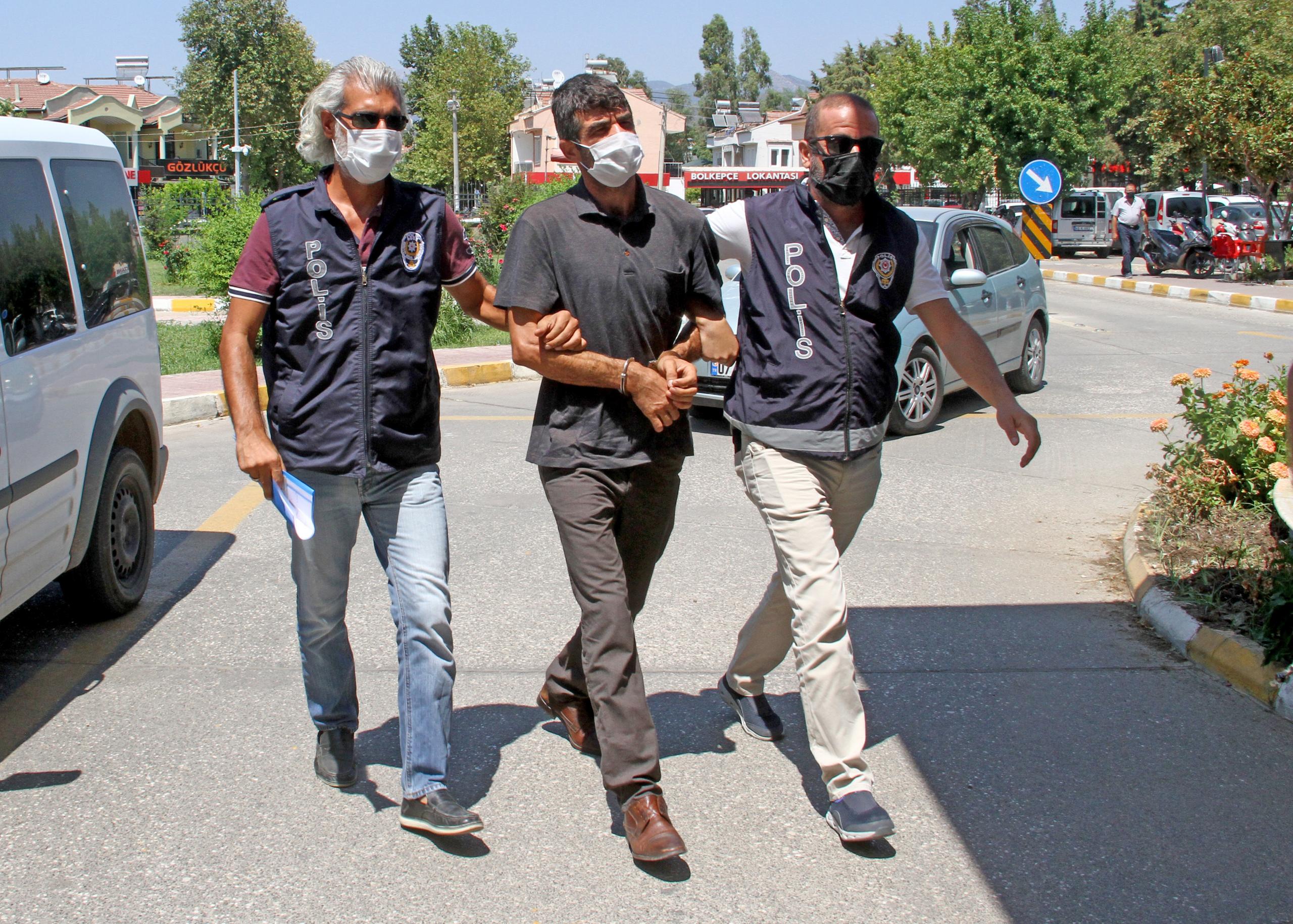 Fethiye'de bir kişiyi bıçakla öldürdüğü iddiasıyla gözaltına alınan zanlı tutuklandı