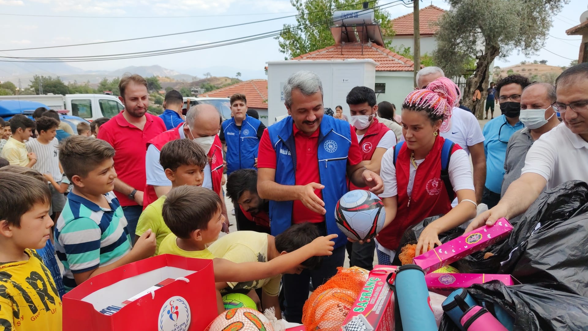 YARDIMCISI BAYDAŞ:   "YARALARIMIZI HEP BİRLİKTE SARACAĞIZ"