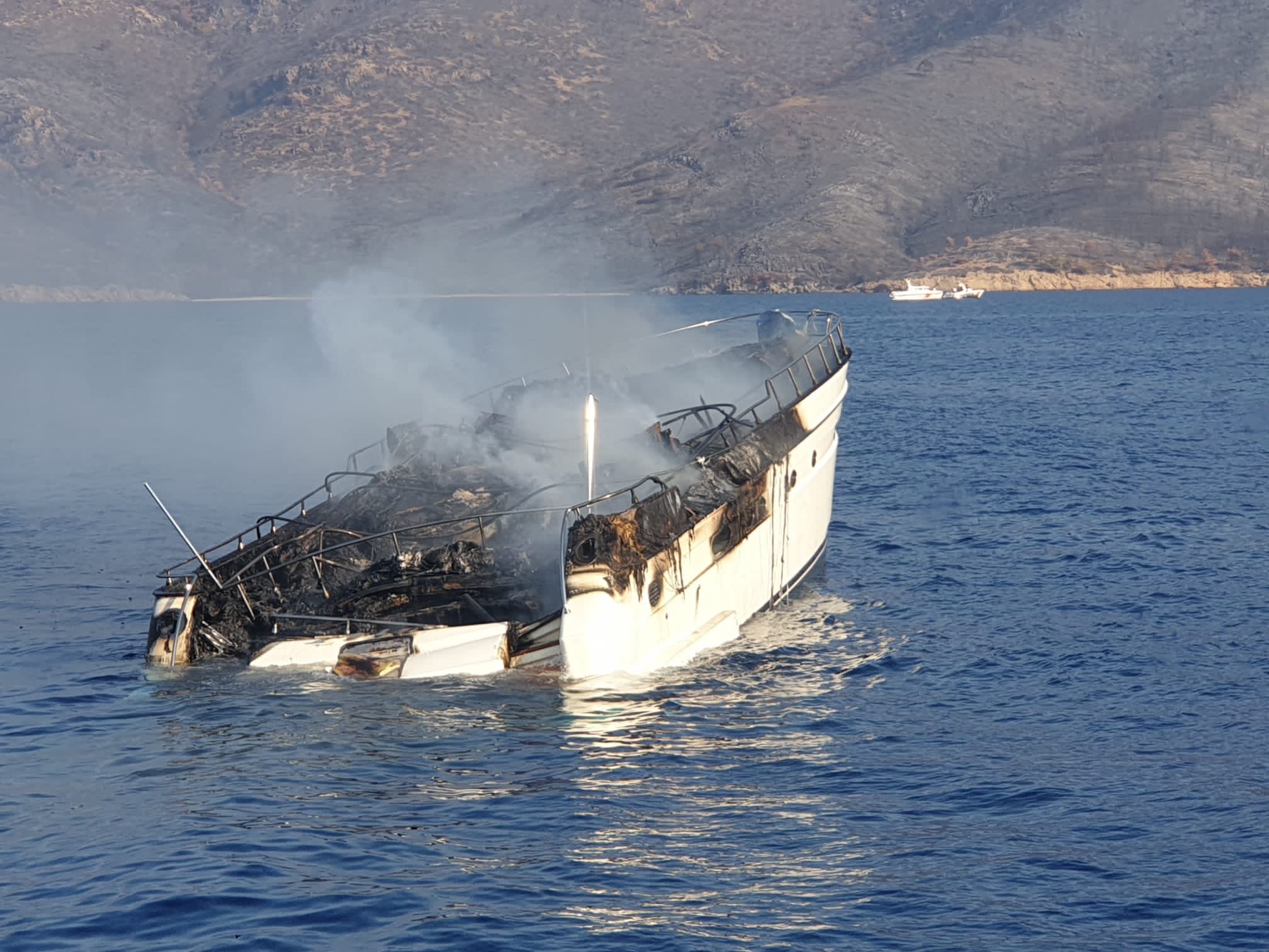 Bodrum'da yangın çıkan teknedeki 5 kişi kurtarıldı