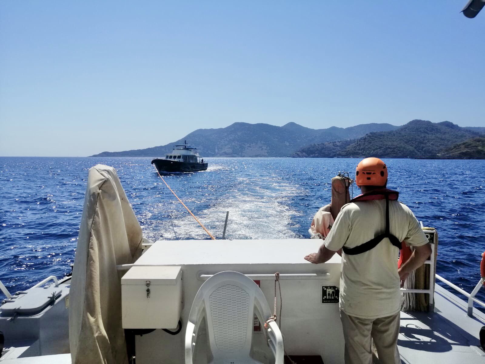 Göcek açıklarında yangın çıkan teknedeki 4 kişi kurtarıldı