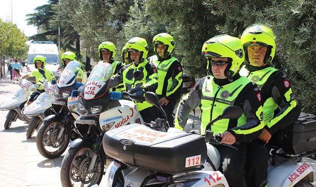 Motosikletli ambulans ekiplerine yeni kıyafet