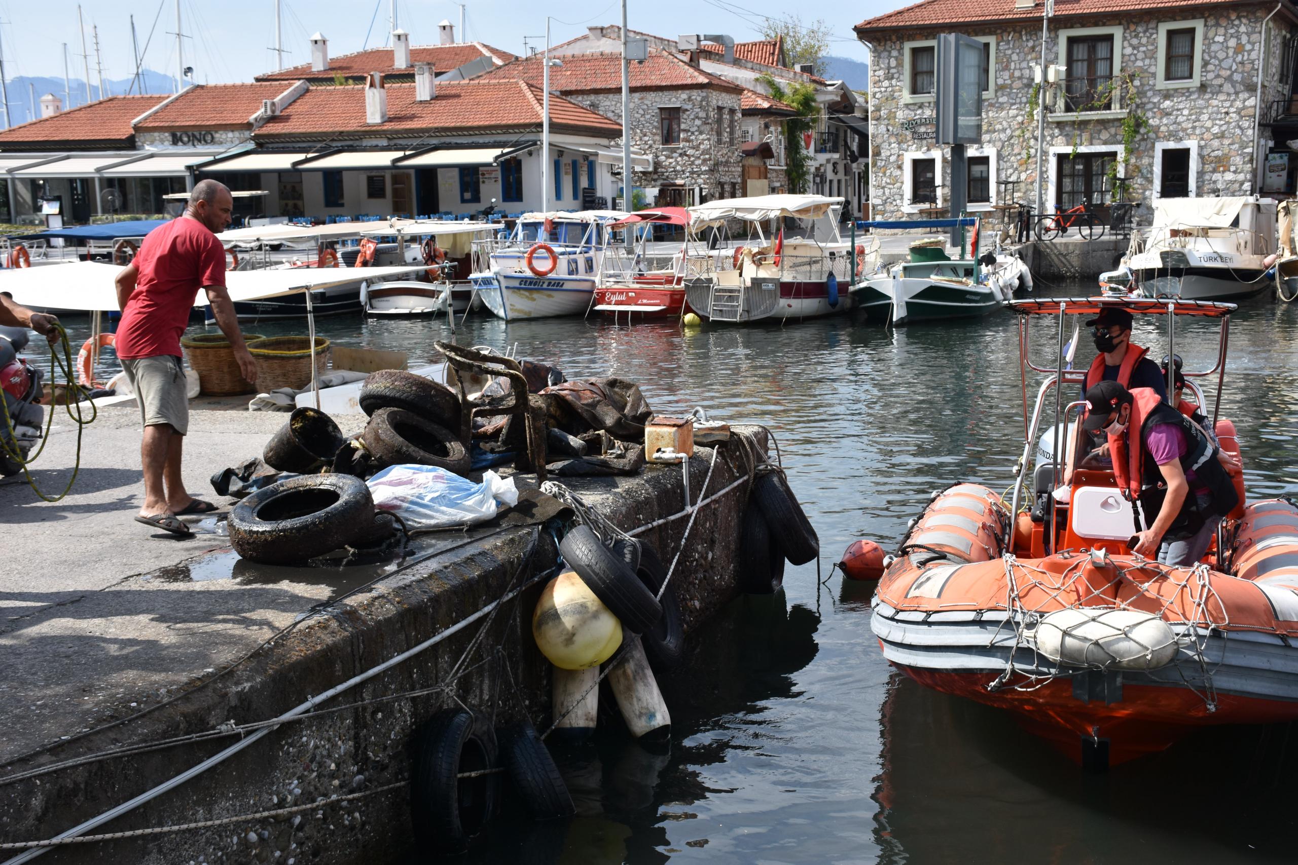 MARMARİS'TE DALGIÇLAR, DERELERDE  TEMİZLİK YAPTI