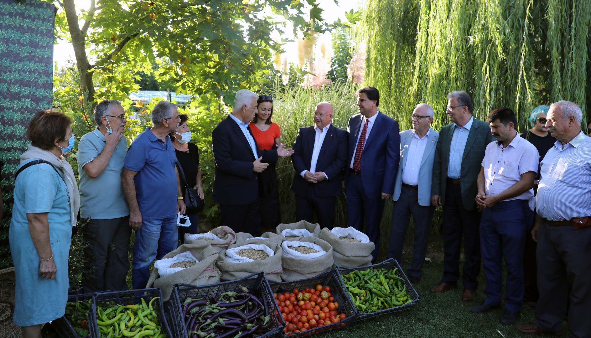 6 TON BUĞDAY ÜRETİCİYE DAĞITILDI