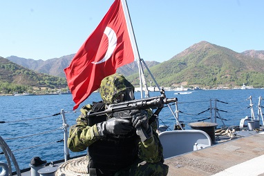Deniz Komandolarının tatbikatı nefes kesti