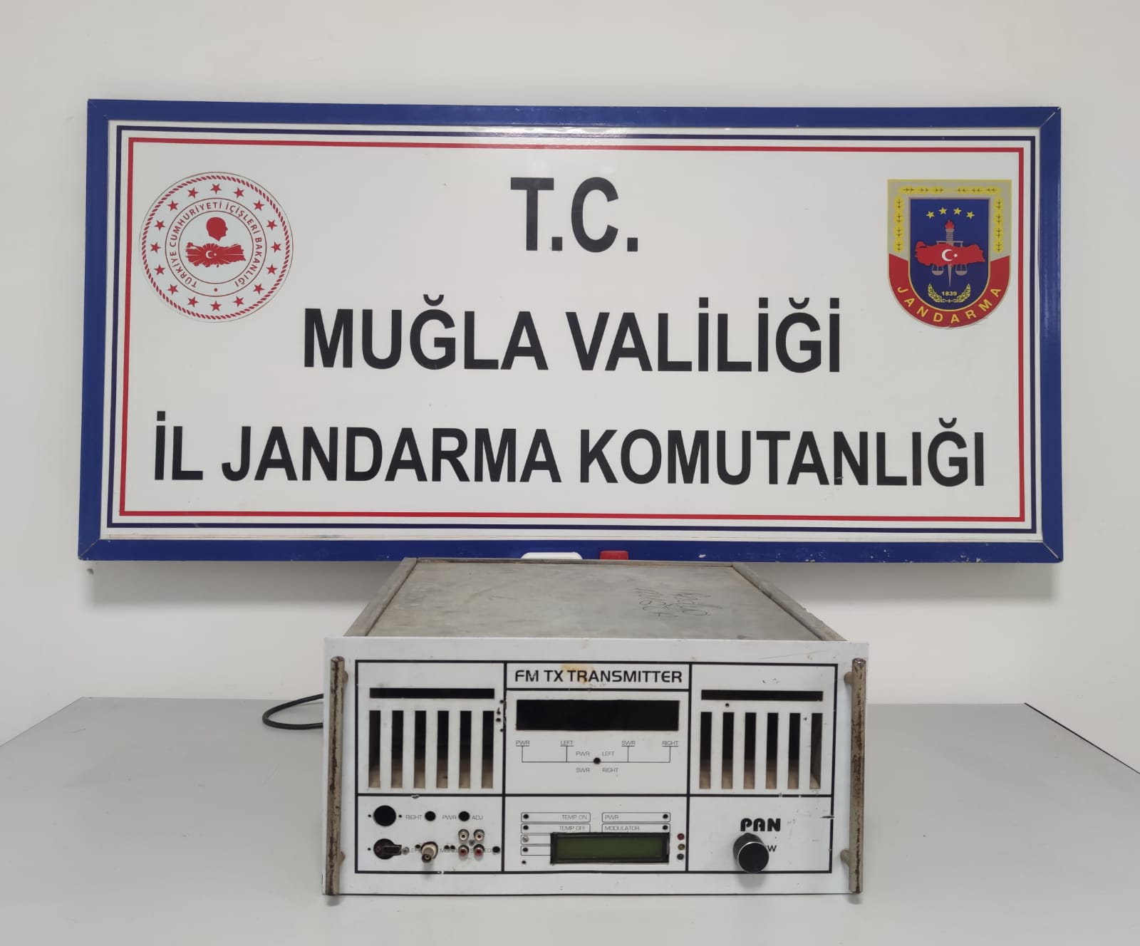 RADYO VERİCİSİNİ ÇALAN KİŞİ YAKALANDI