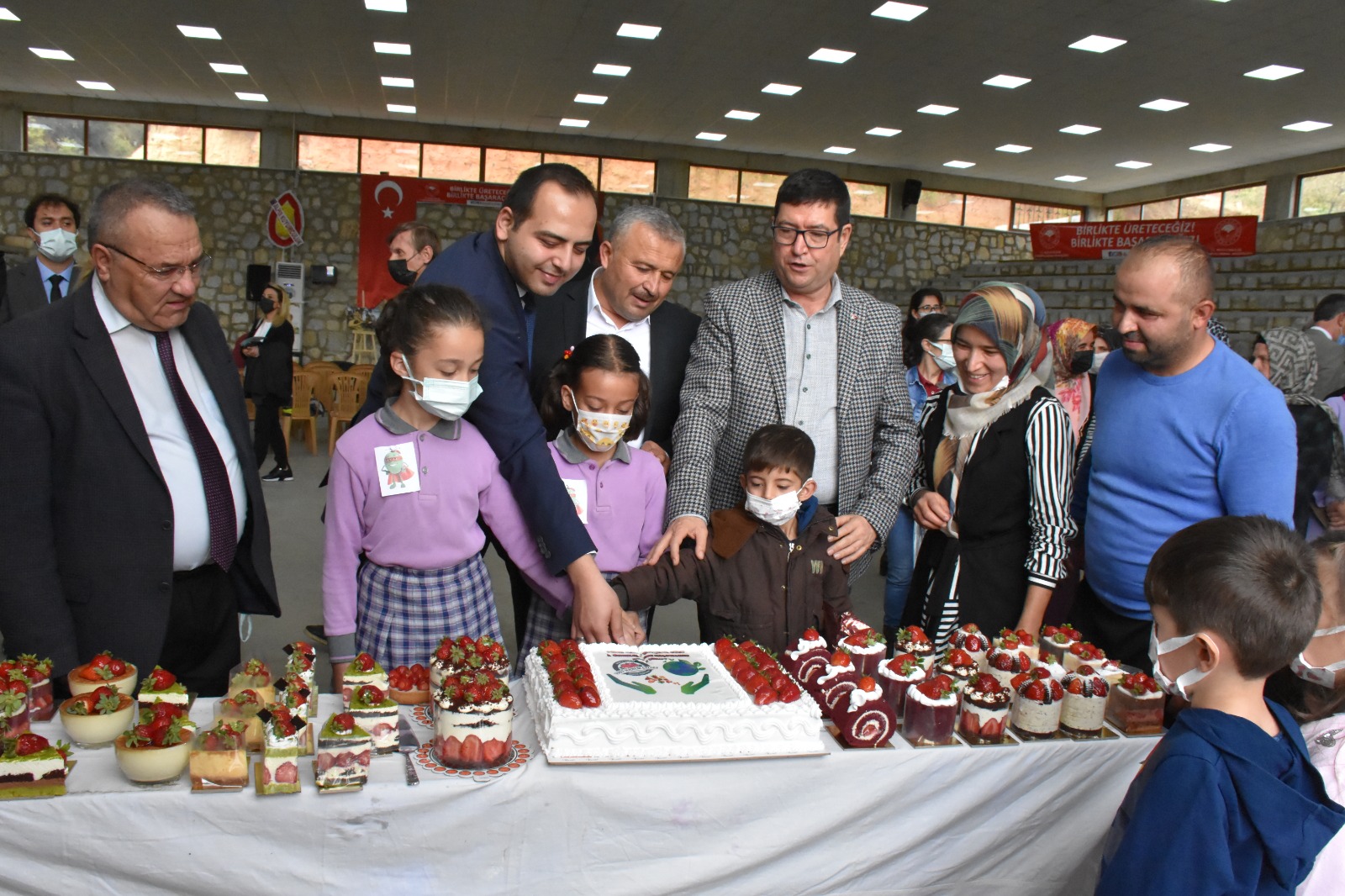 KADIN ÇİFTÇİLER VE GIDA GÜNÜ KAVAKLIDERE’DE KUTLANDI