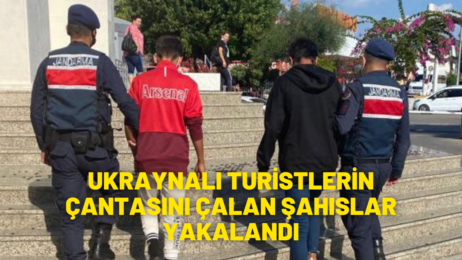 UKRAYNALI TURİSTLERİN ÇANTASINI ÇALAN ŞAHISLAR YAKALANDI