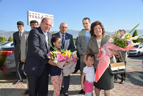 Vali Çiçek, Koruyucu ailelerle bir araya geldi